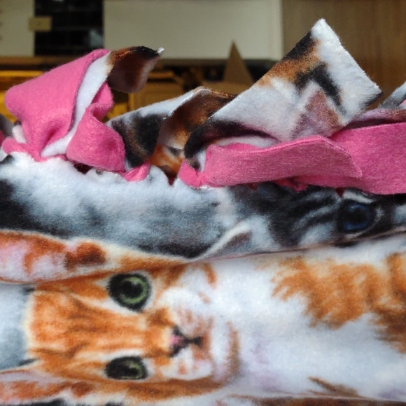 Handmade No-Sew Anti-Pill Fleece Kittens Tie Blanket Throw 45x50 - Picture 3 of 7